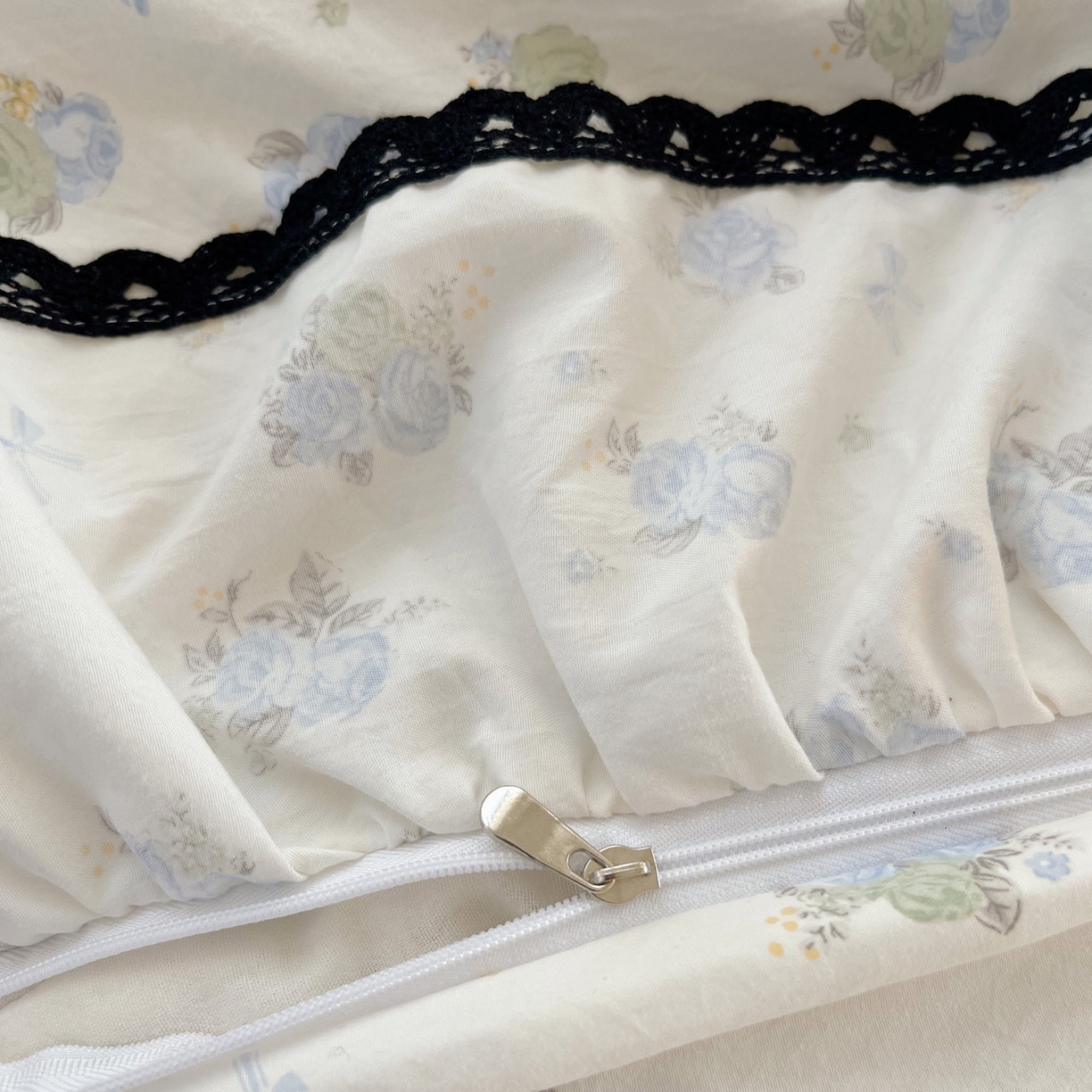 91家纺网 家纺一手货源 找家纺 三朵家纺 2026新款云柔水洗棉大花边A类韩版四件套 沐语花朝