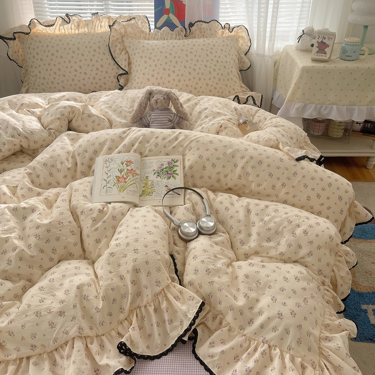 91家纺网 家纺一手货源 找家纺 三朵家纺 2026新款云柔水洗棉大花边A类韩版四件套 漫漫花香