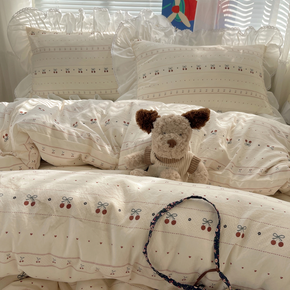 91家纺网 家纺一手货源 找家纺 三朵家纺 2026新款云柔水洗棉大花边A类韩版四件套 爱上樱桃