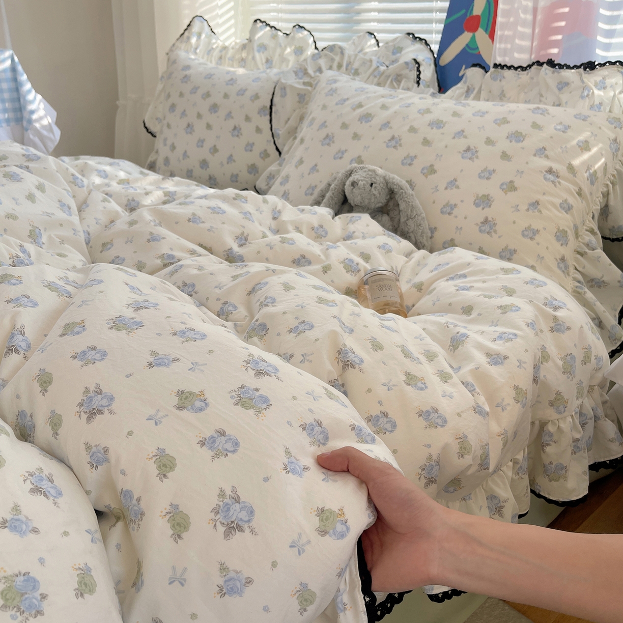 91家纺网 家纺一手货源 找家纺 三朵家纺 2026新款云柔水洗棉大花边A类韩版四件套 沐语花朝