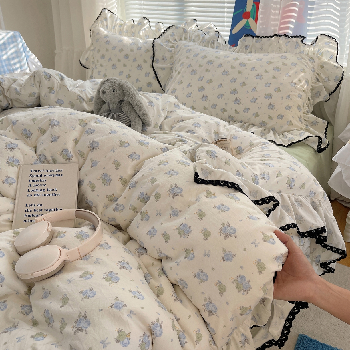 91家纺网 家纺一手货源 找家纺 三朵家纺 2026新款云柔水洗棉大花边A类韩版四件套 沐语花朝