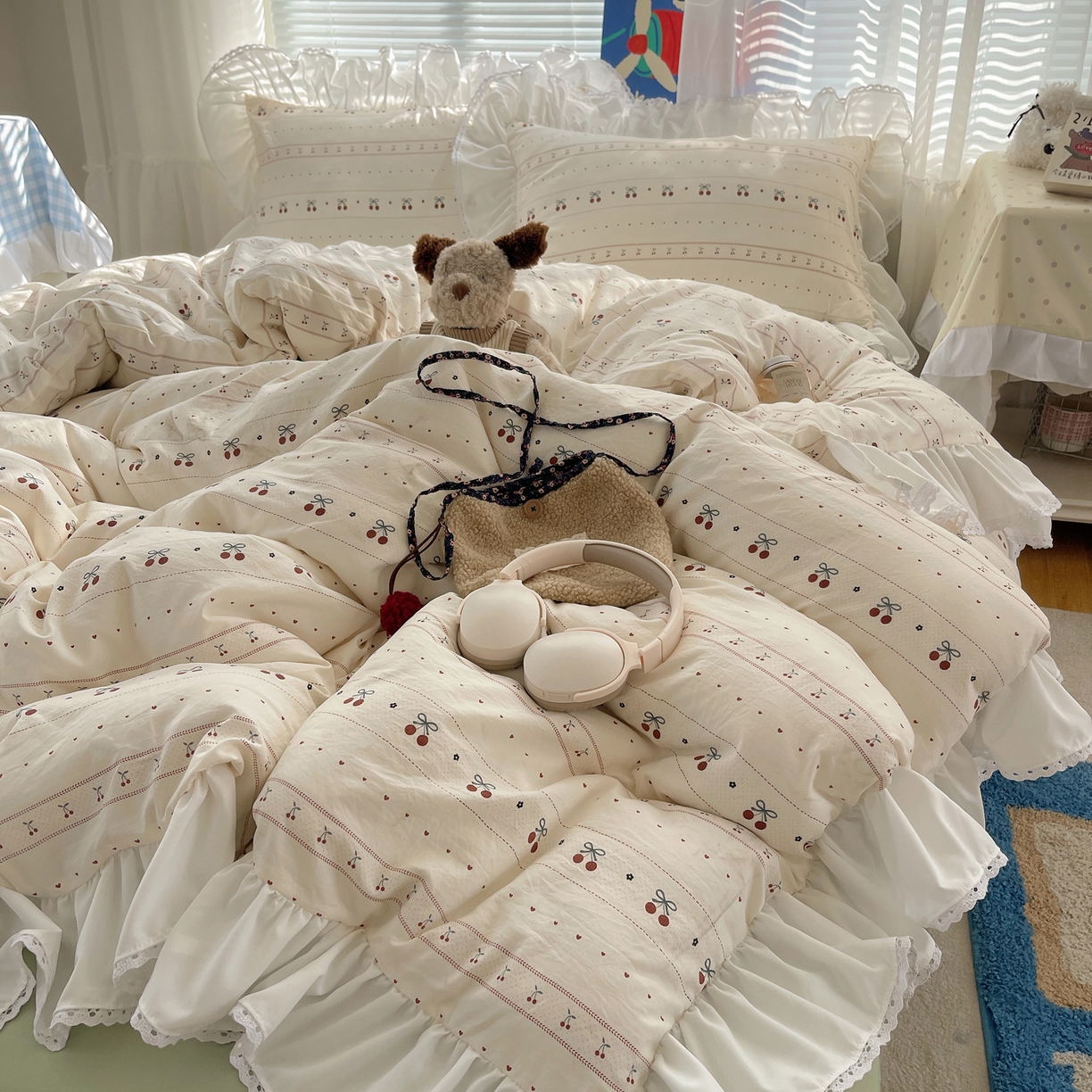 91家纺网 家纺一手货源 找家纺 三朵家纺 2026新款云柔水洗棉大花边A类韩版四件套 爱上樱桃