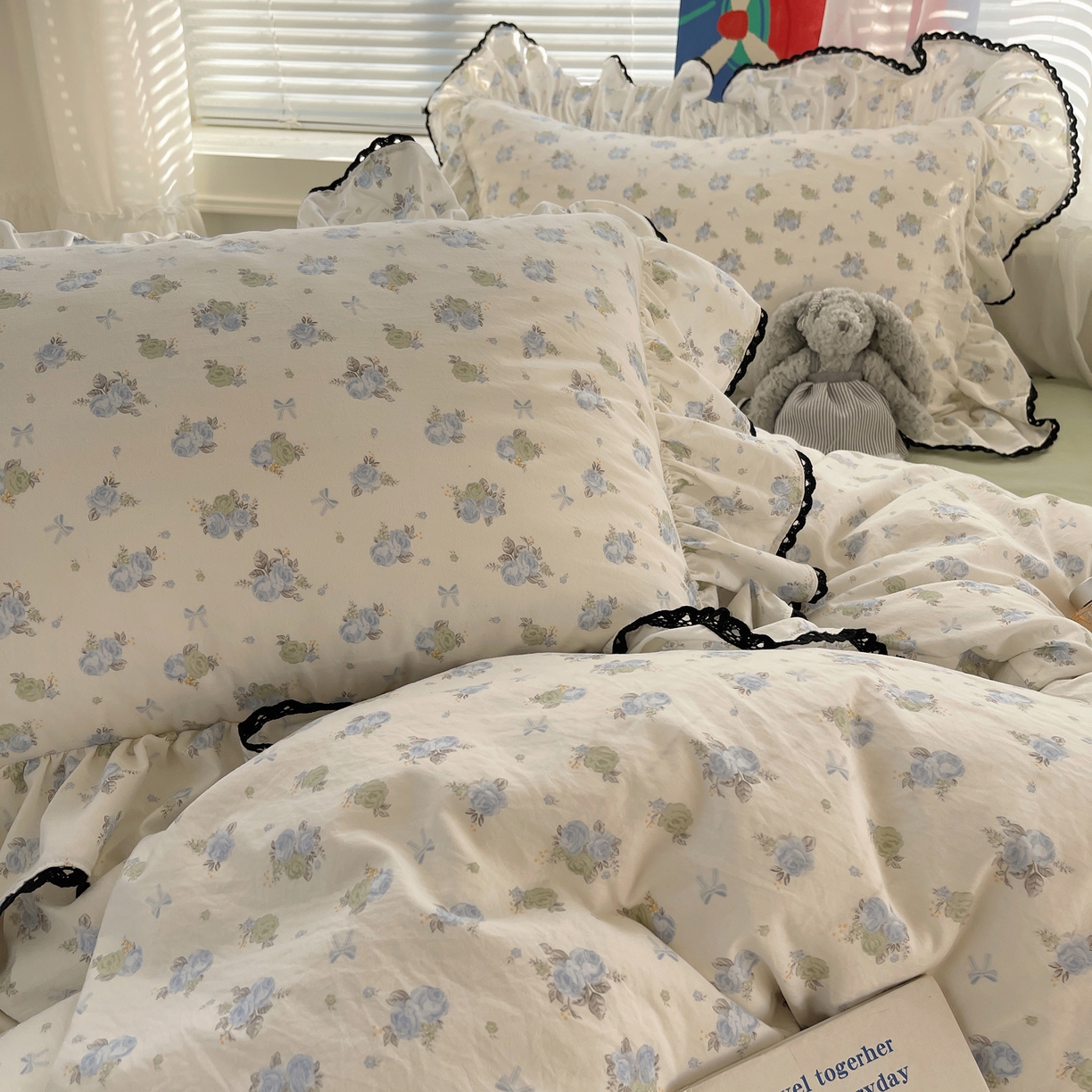 91家纺网 家纺一手货源 找家纺 三朵家纺 2026新款云柔水洗棉大花边A类韩版四件套 沐语花朝