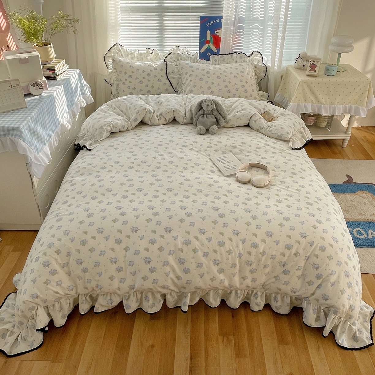 91家纺网 家纺一手货源 找家纺 三朵家纺 2026新款云柔水洗棉大花边A类韩版四件套 沐语花朝