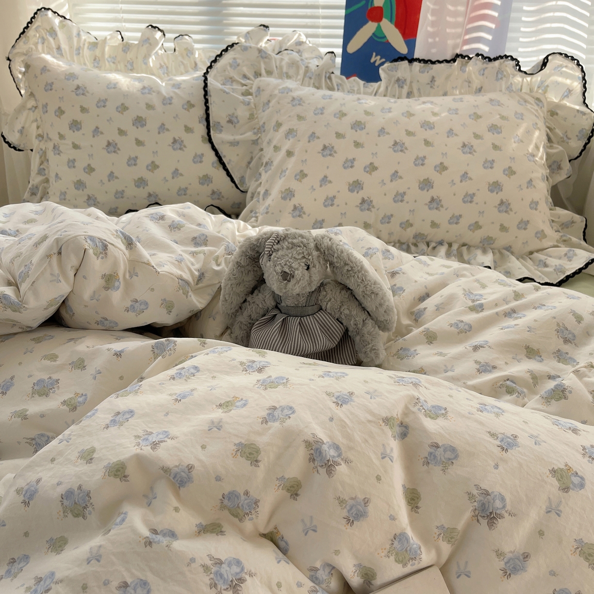 91家纺网 家纺一手货源 找家纺 三朵家纺 2026新款云柔水洗棉大花边A类韩版四件套 沐语花朝