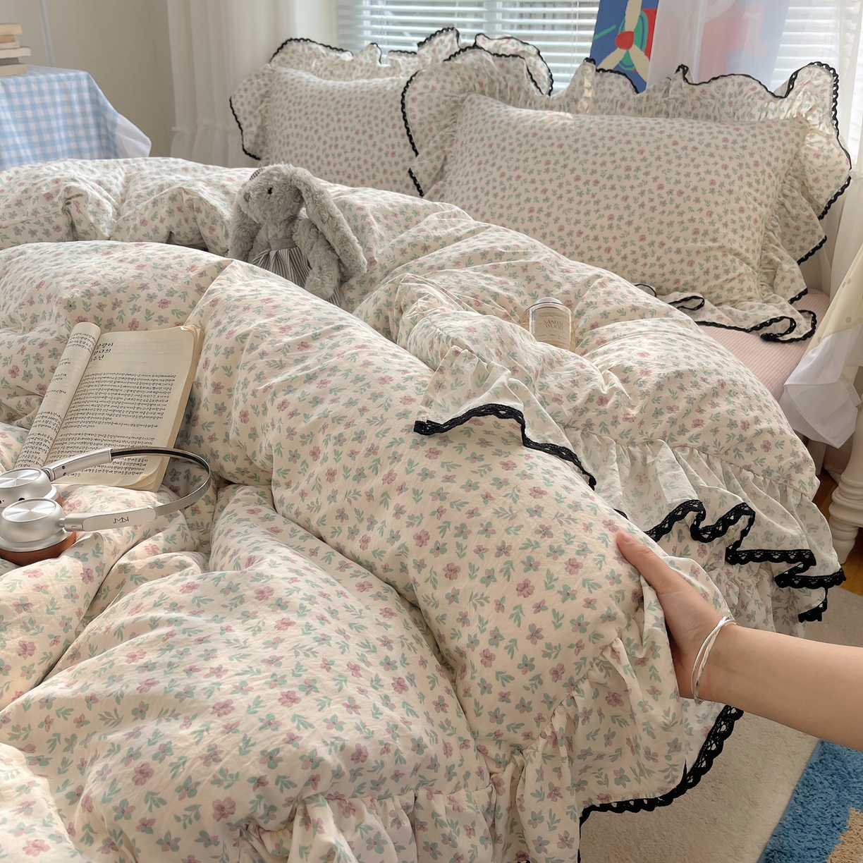 91家纺网 家纺一手货源 找家纺 三朵家纺 2026新款云柔水洗棉大花边A类韩版四件套 青樱花梦