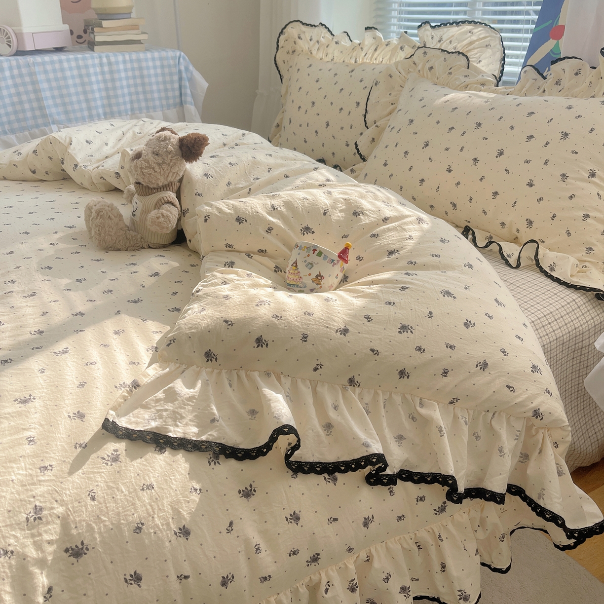 91家纺网 家纺一手货源 找家纺 三朵家纺 2026新款云柔水洗棉大花边A类韩版四件套 半岛玫瑰