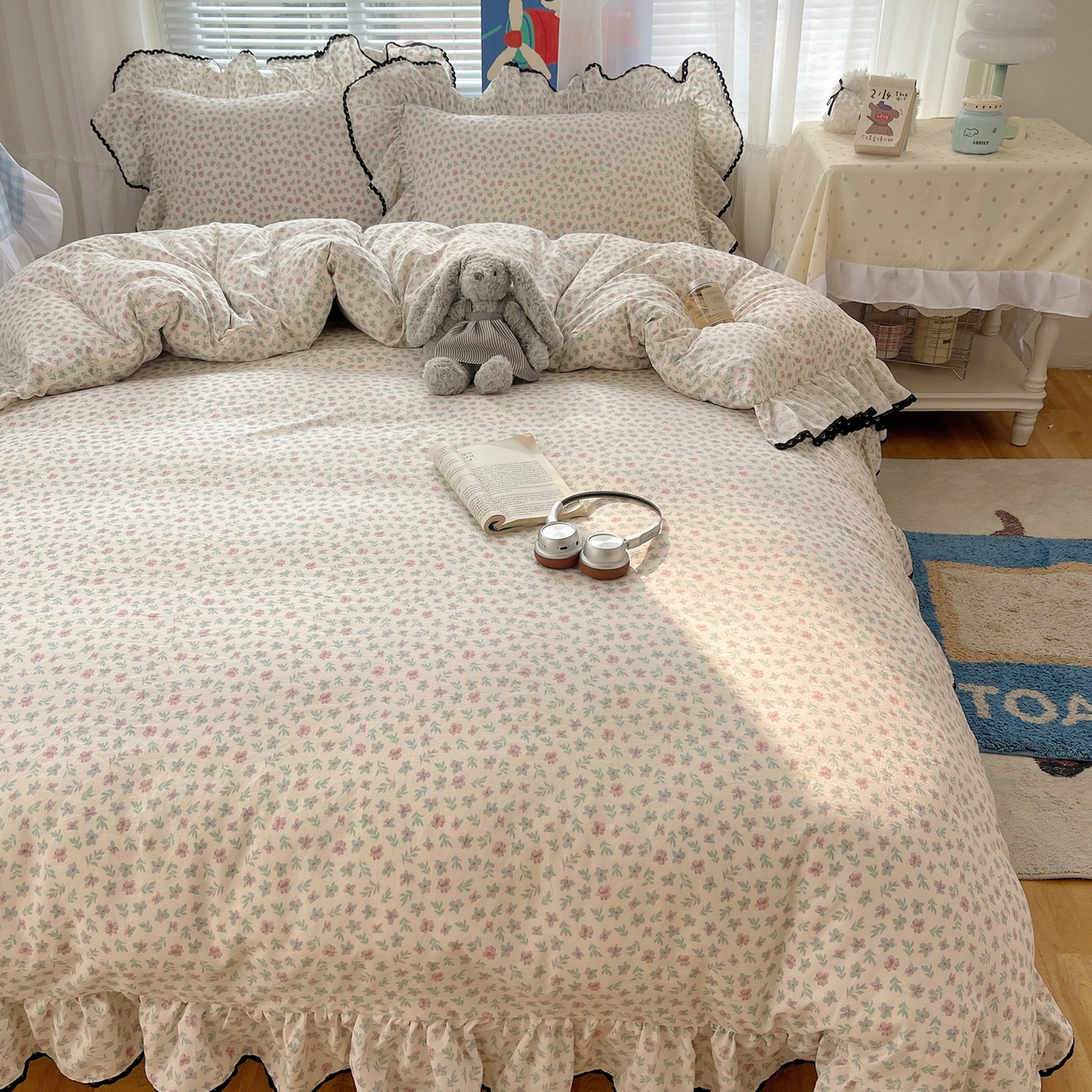 91家纺网 家纺一手货源 找家纺 三朵家纺 2026新款云柔水洗棉大花边A类韩版四件套 青樱花梦