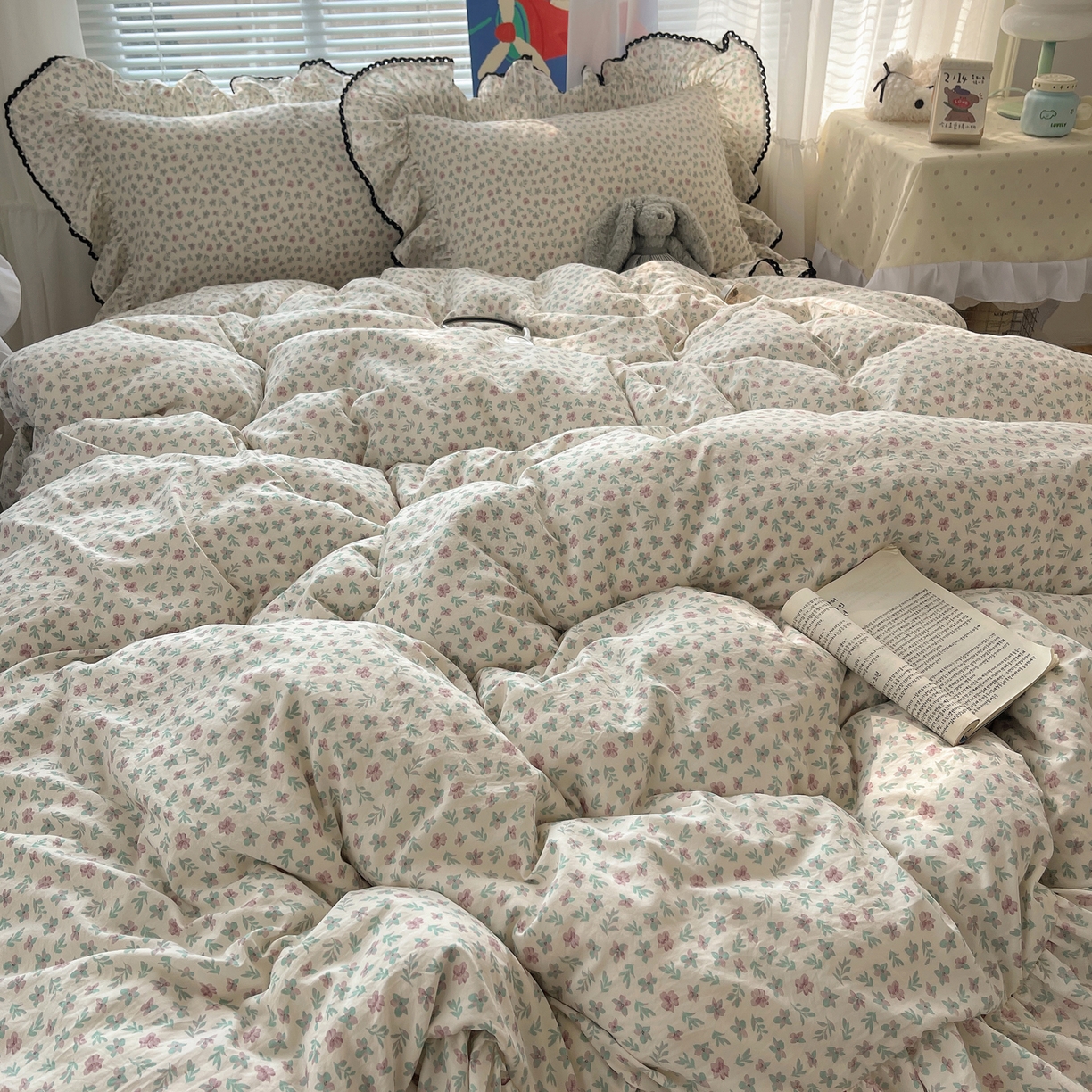 91家纺网 家纺一手货源 找家纺 三朵家纺 2026新款云柔水洗棉大花边A类韩版四件套 青樱花梦