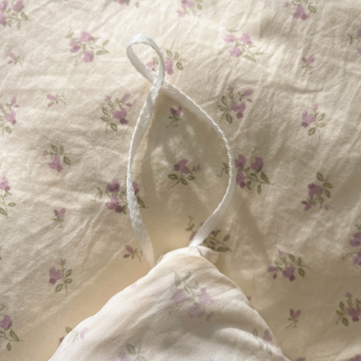 91家纺网 家纺一手货源 找家纺 三朵家纺 2026新款云柔水洗棉大花边A类韩版四件套 漫漫花香