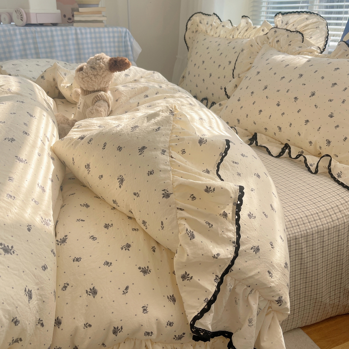 91家纺网 家纺一手货源 找家纺 三朵家纺 2026新款云柔水洗棉大花边A类韩版四件套 半岛玫瑰