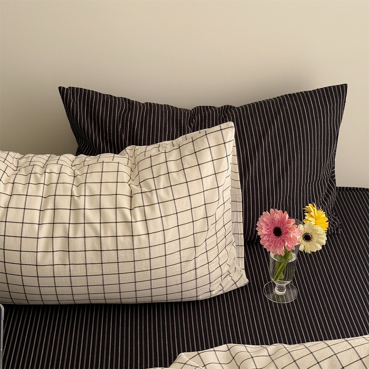 91家纺网 家纺一手货源 找家纺 三朵家纺 2026新款复古简约格子混搭全棉纯棉色织水洗棉四件套 黑白格