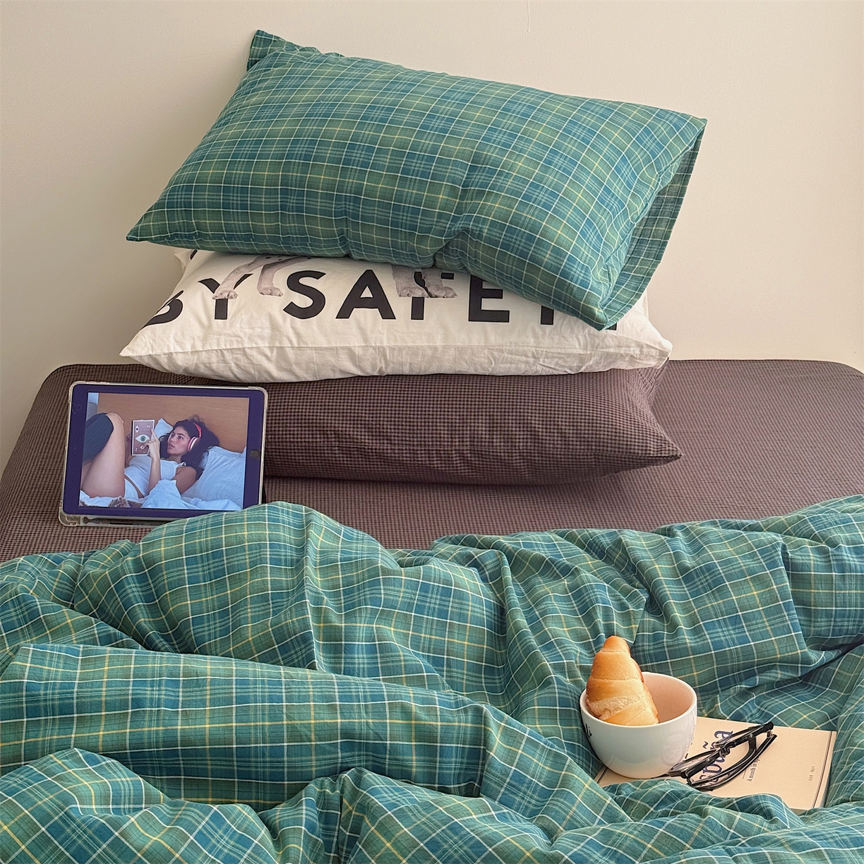 91家纺网 家纺一手货源 找家纺 三朵家纺 2026新款复古简约格子混搭全棉纯棉色织水洗棉四件套 绿格