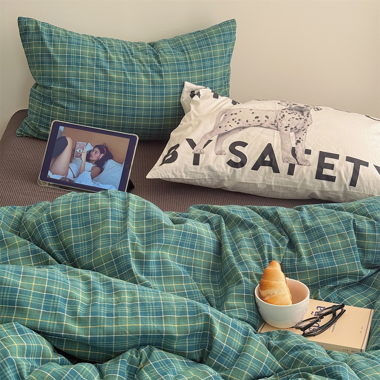 91家纺网 家纺一手货源 找家纺 三朵家纺 2026新款复古简约格子混搭全棉纯棉色织水洗棉四件套 绿格