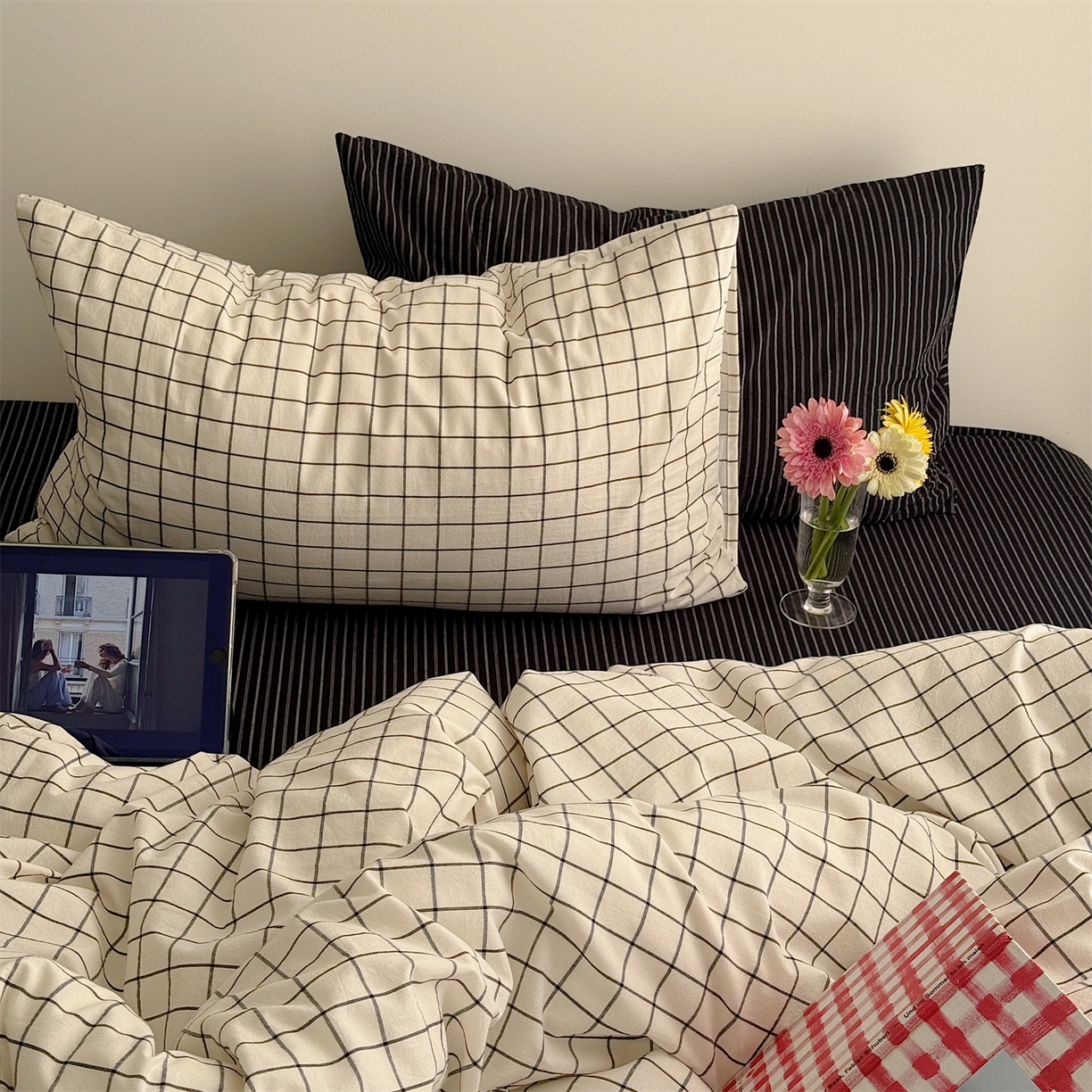91家纺网 家纺一手货源 找家纺 三朵家纺 2026新款复古简约格子混搭全棉纯棉色织水洗棉四件套 黑白格