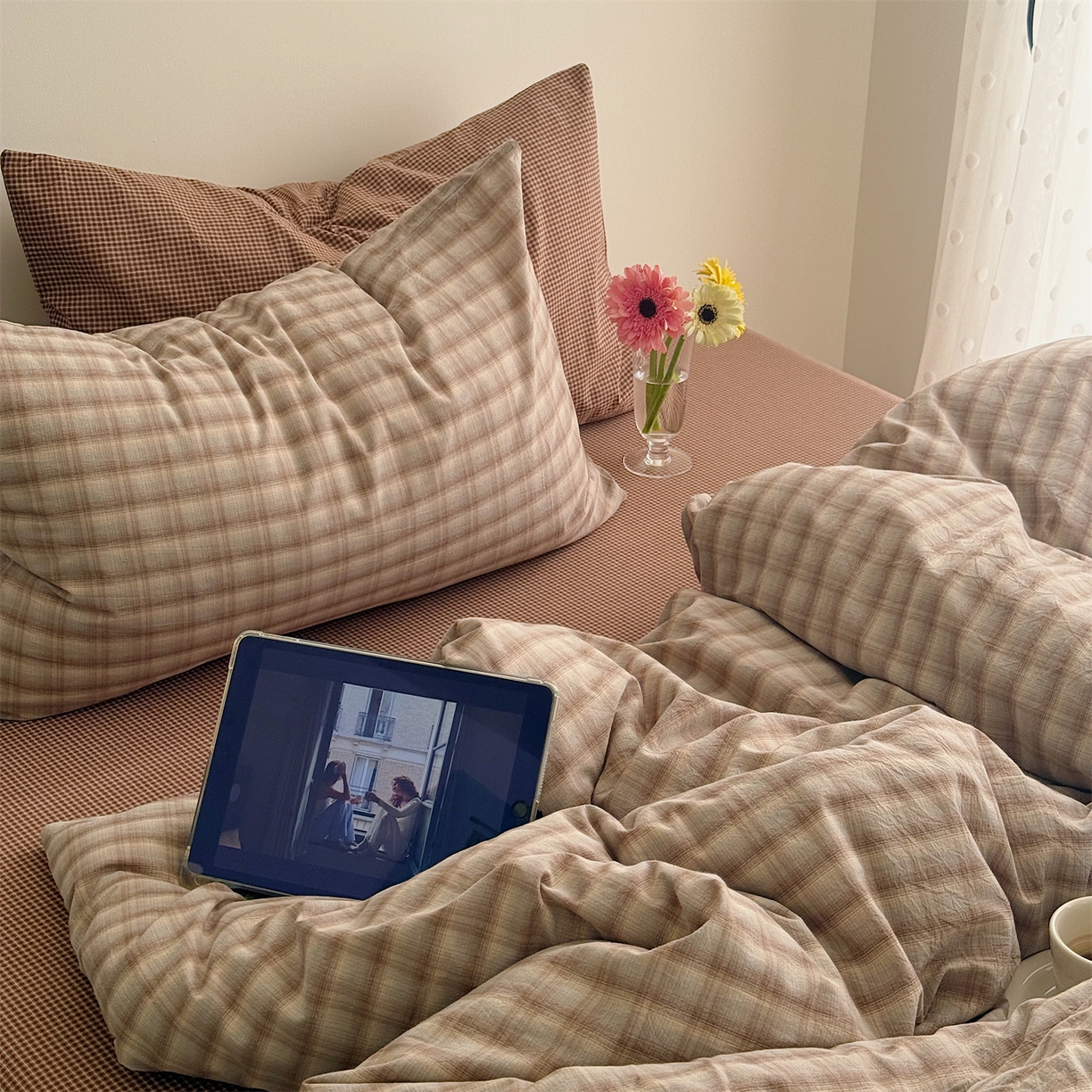 91家纺网 家纺一手货源 找家纺 三朵家纺 2026新款复古简约格子混搭全棉纯棉色织水洗棉四件套 咖格