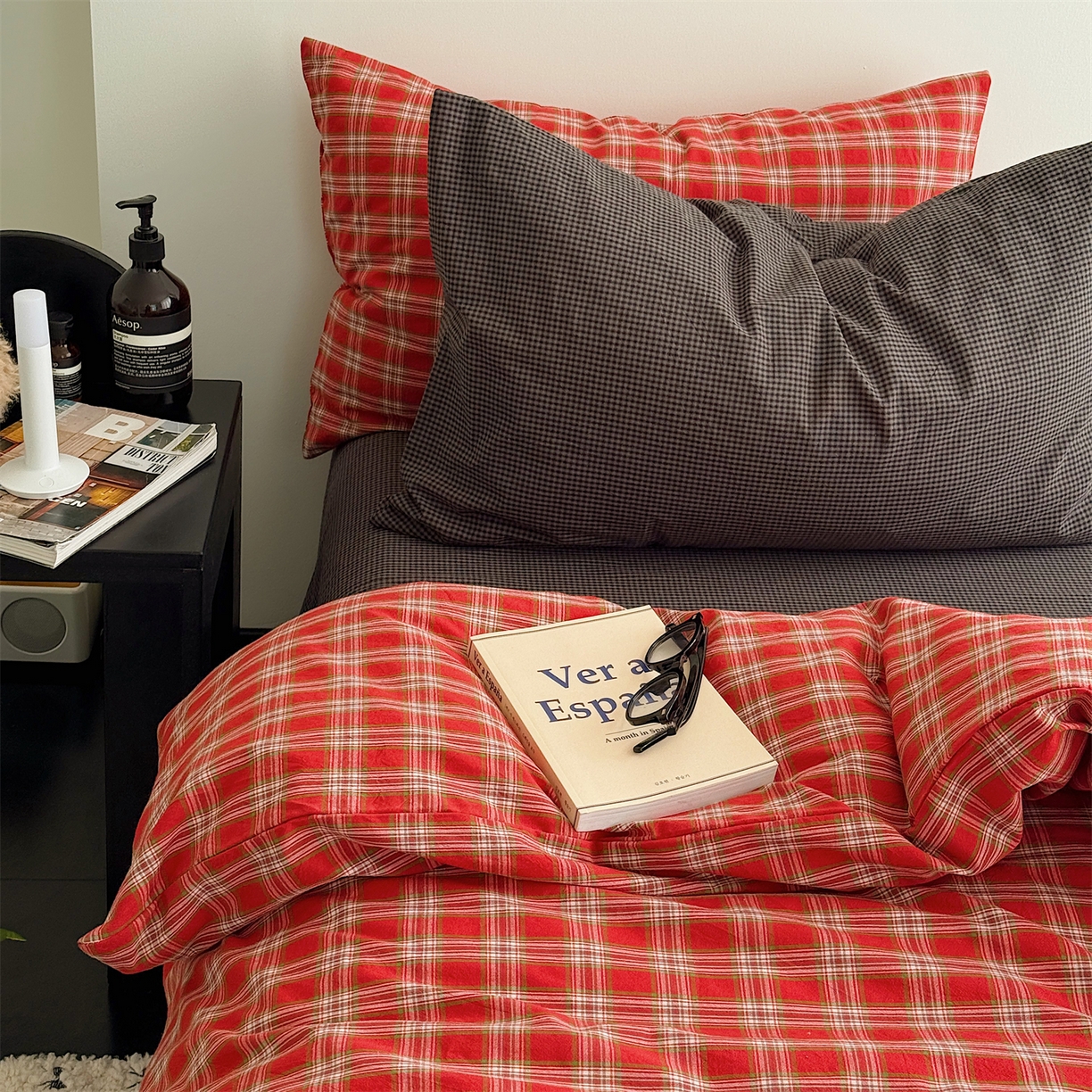 91家纺网 家纺一手货源 找家纺 三朵家纺 2026新款复古简约格子混搭全棉纯棉色织水洗棉四件套 红格