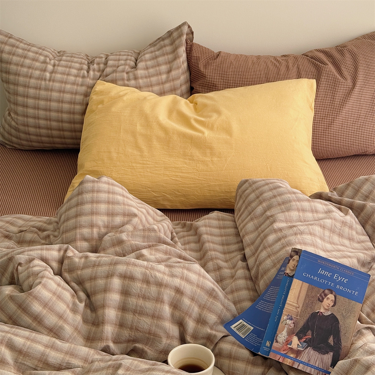 91家纺网 家纺一手货源 找家纺 三朵家纺 2026新款复古简约格子混搭全棉纯棉色织水洗棉四件套 咖格