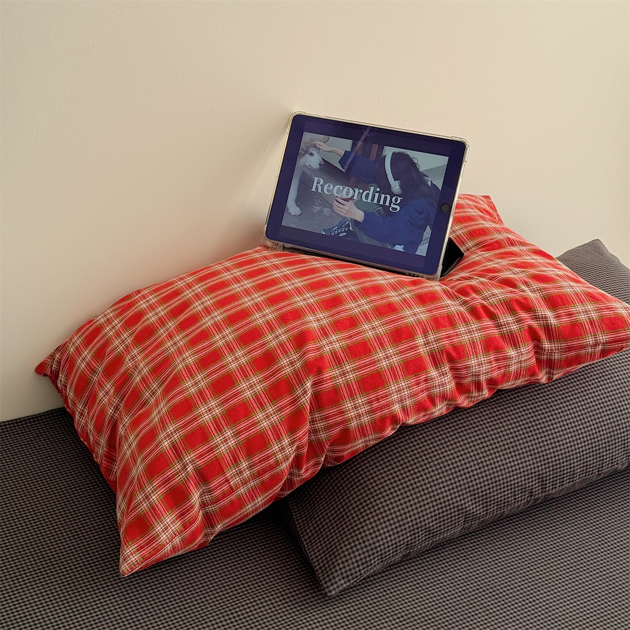 91家纺网 家纺一手货源 找家纺 三朵家纺 2026新款复古简约格子混搭全棉纯棉色织水洗棉四件套 红格