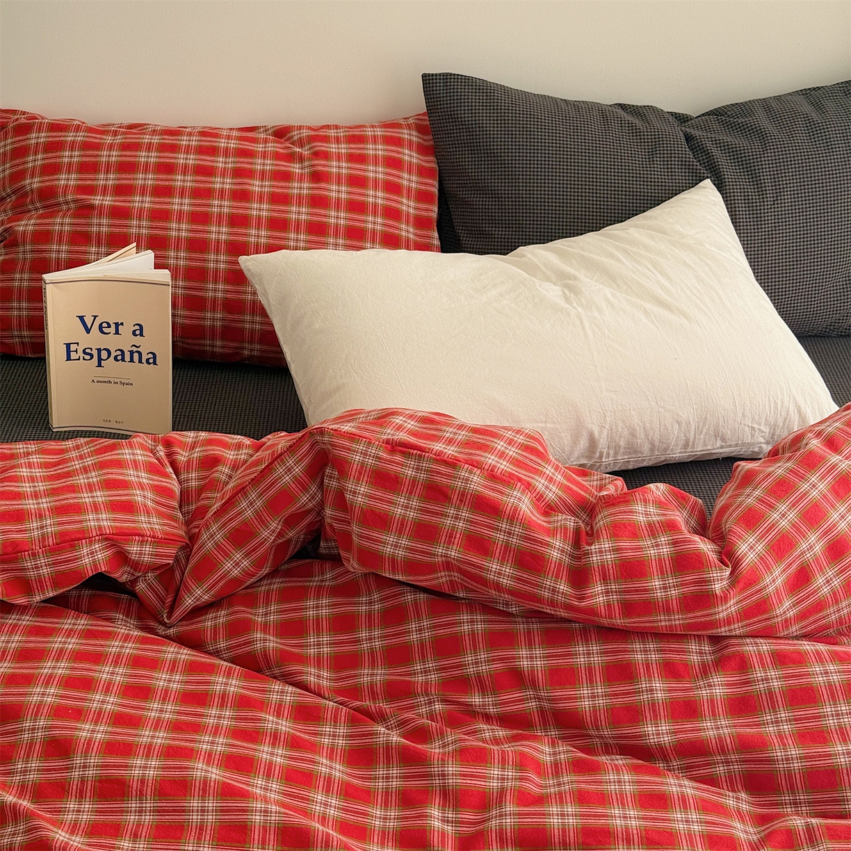 91家纺网 家纺一手货源 找家纺 三朵家纺 2026新款复古简约格子混搭全棉纯棉色织水洗棉四件套 红格