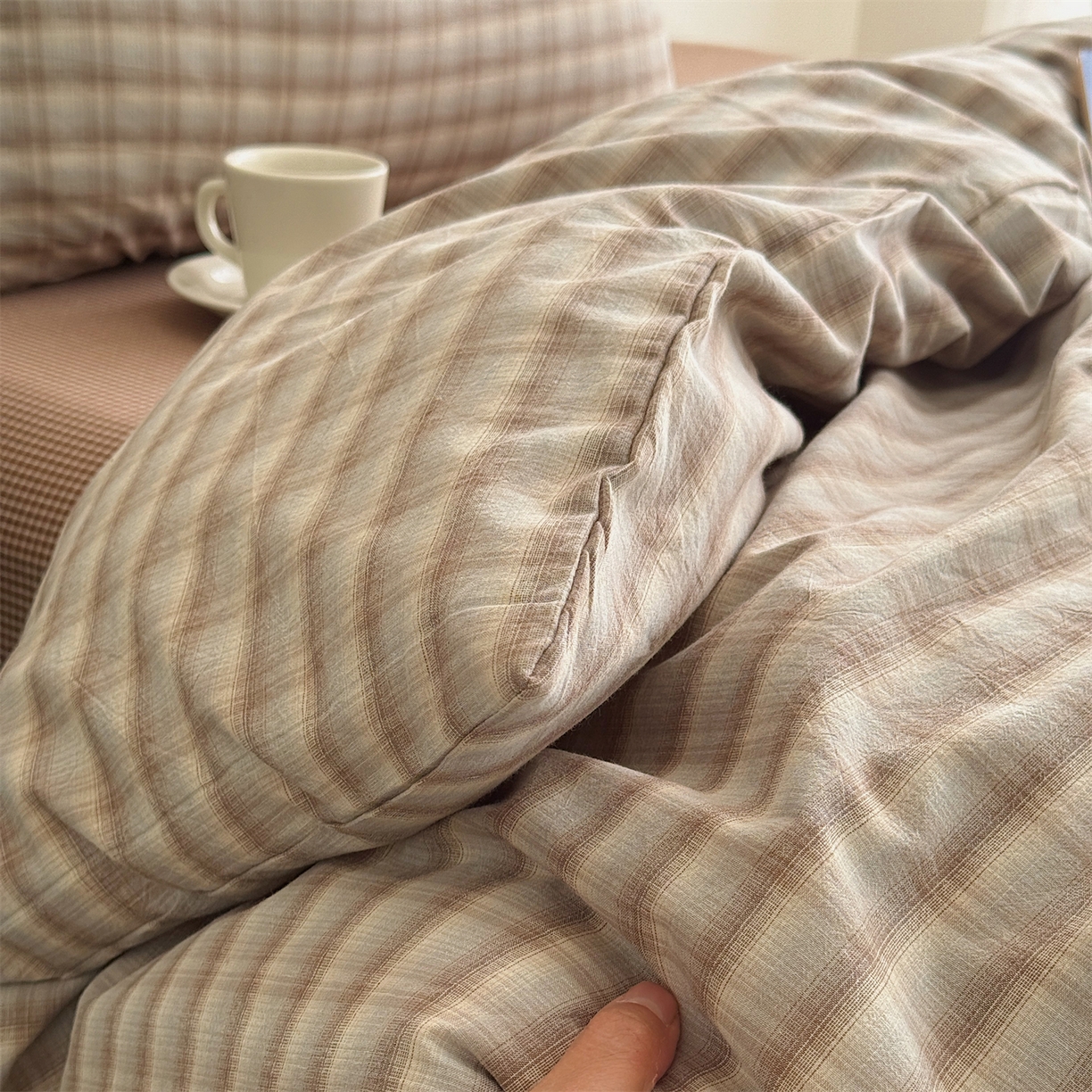 91家纺网 家纺一手货源 找家纺 三朵家纺 2026新款复古简约格子混搭全棉纯棉色织水洗棉四件套 咖格