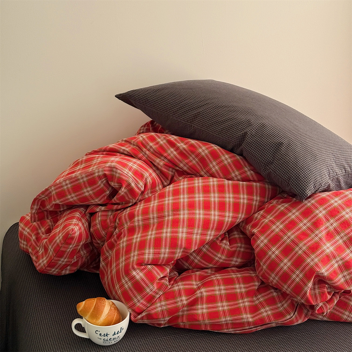 91家纺网 家纺一手货源 找家纺 三朵家纺 2026新款复古简约格子混搭全棉纯棉色织水洗棉四件套 红格