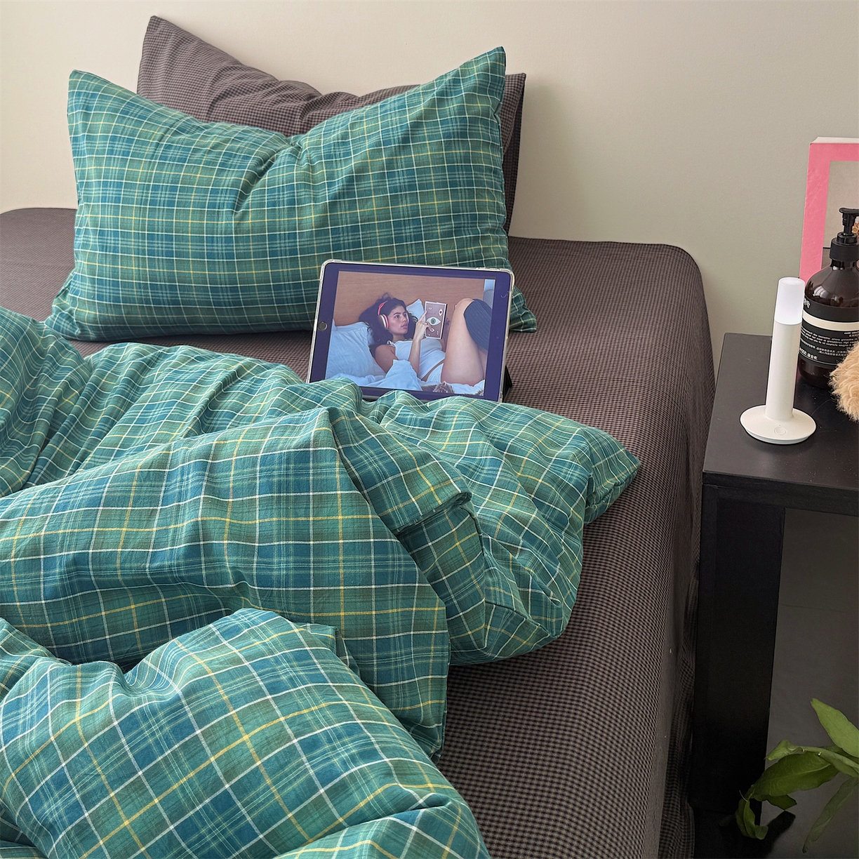 91家纺网 家纺一手货源 找家纺 三朵家纺 2026新款复古简约格子混搭全棉纯棉色织水洗棉四件套 绿格