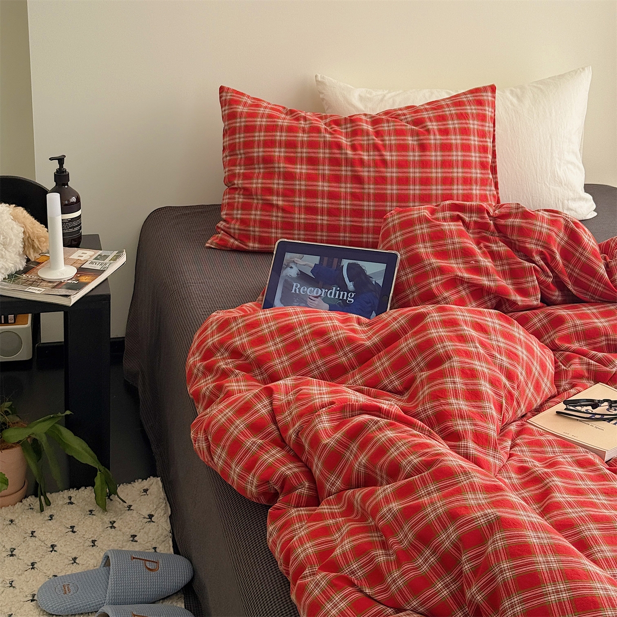 91家纺网 家纺一手货源 找家纺 三朵家纺 2026新款复古简约格子混搭全棉纯棉色织水洗棉四件套 红格