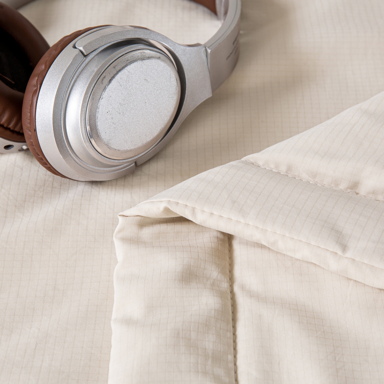 91家纺网 家纺一手货源 找家纺 心悦家纺 2026新款简约有氧凉感冰丝夏被夏凉被空调被 梦幻奶茶色