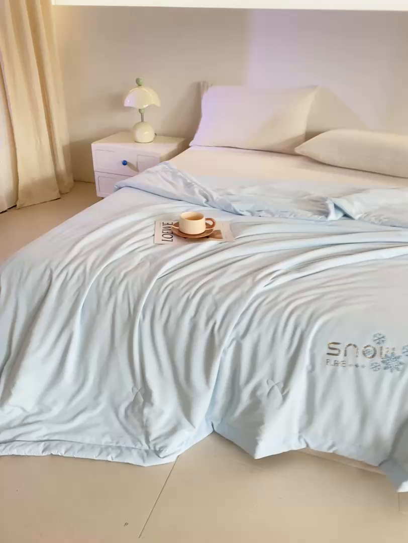 91家纺网 家纺一手货源 找家纺 心悦家纺 2026新款简约有氧凉感冰丝夏被夏凉被空调被 晴空蓝