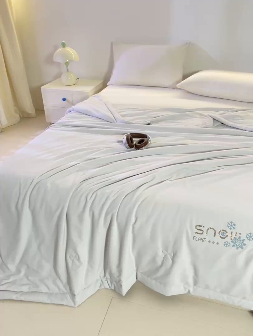 91家纺网 家纺一手货源 找家纺 心悦家纺 2026新款简约有氧凉感冰丝夏被夏凉被空调被 雾霾灰