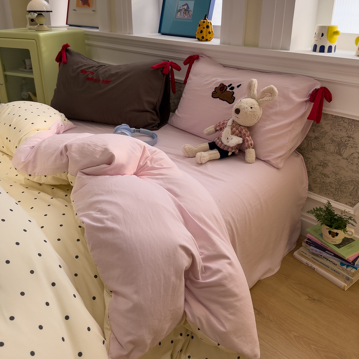 91家纺网 家纺一手货源 找家纺 盼季家纺 2026新款毛巾绣四件套蝴蝶结系列 蝴蝶结毛巾绣-波点小狗