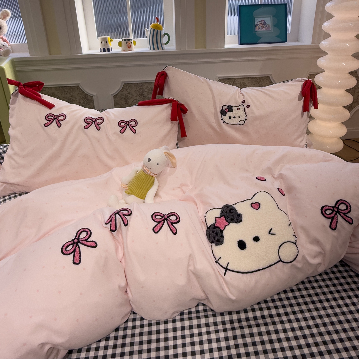 91家纺网 家纺一手货源 找家纺 盼季家纺 2026新款毛巾绣四件套蝴蝶结系列 蝴蝶结毛巾绣-丝带排排瞄