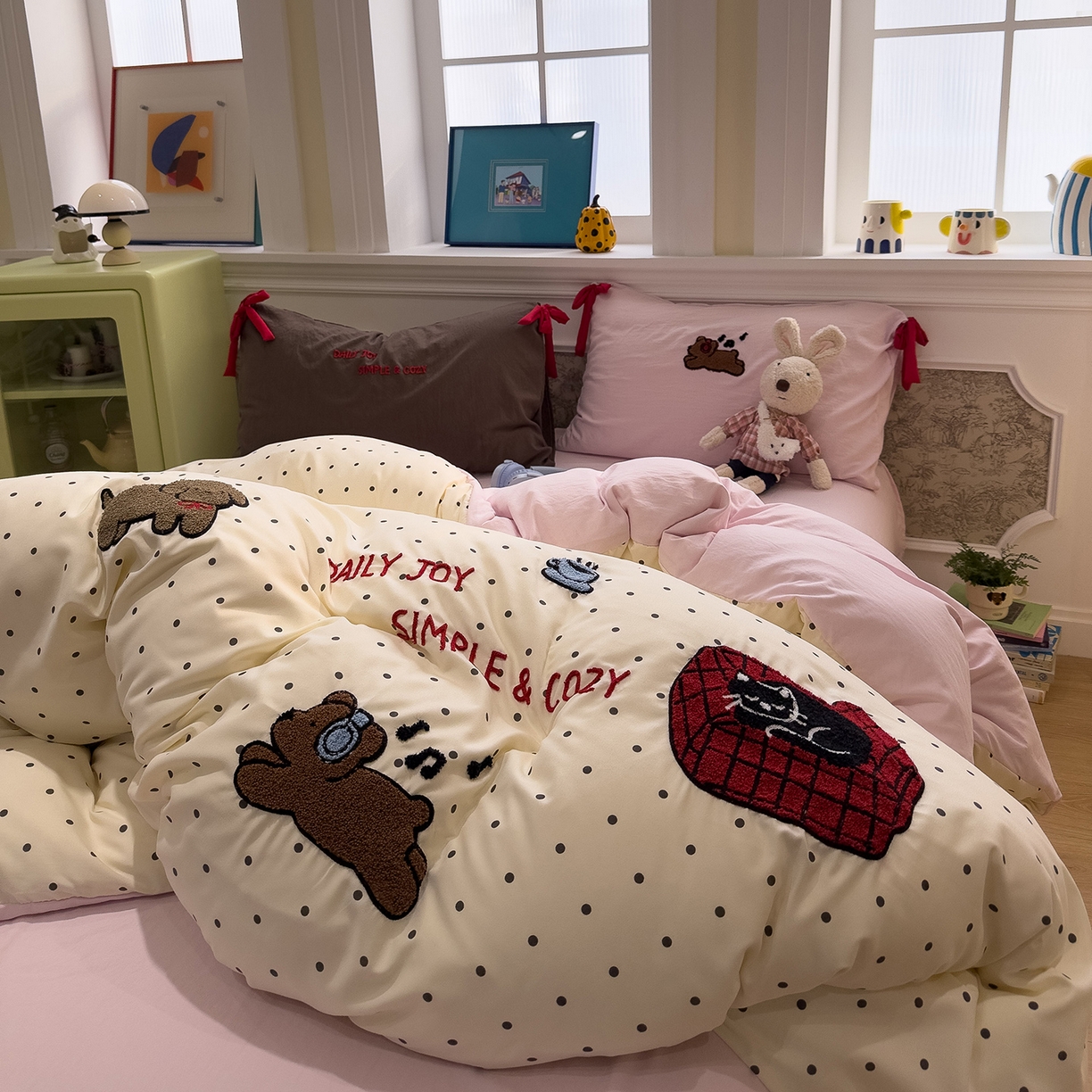 91家纺网 家纺一手货源 找家纺 盼季家纺 2026新款毛巾绣四件套蝴蝶结系列 蝴蝶结毛巾绣-波点小狗