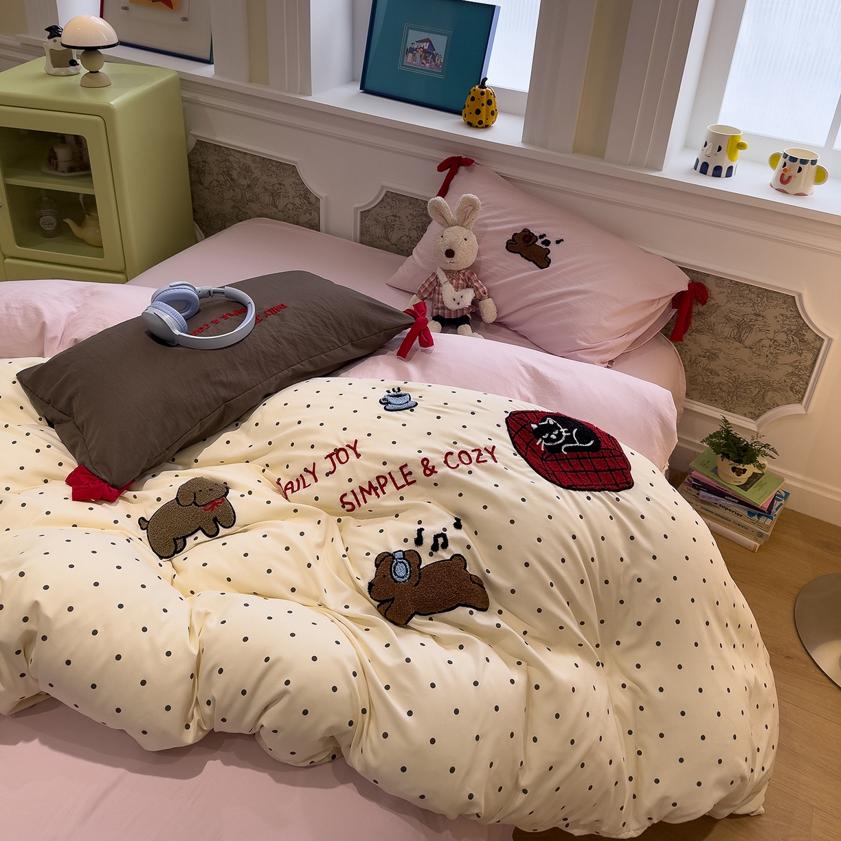 91家纺网 家纺一手货源 找家纺 盼季家纺 2026新款毛巾绣四件套蝴蝶结系列 蝴蝶结毛巾绣-波点小狗