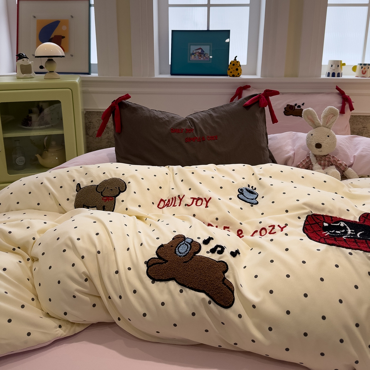 91家纺网 家纺一手货源 找家纺 盼季家纺 2026新款毛巾绣四件套蝴蝶结系列 蝴蝶结毛巾绣-波点小狗