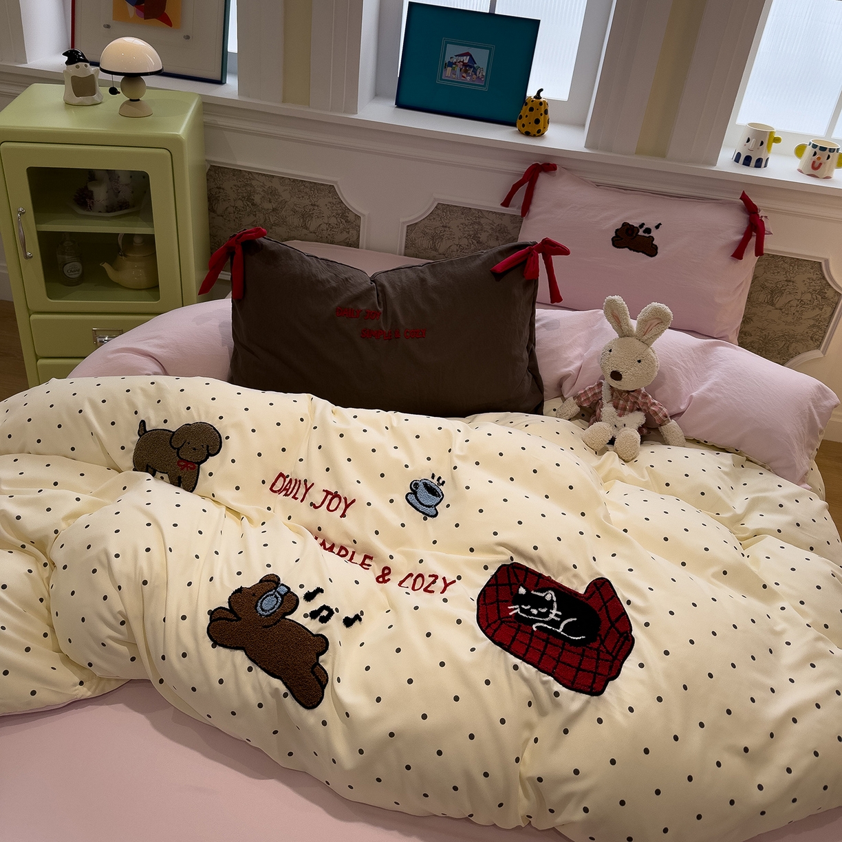 91家纺网 家纺一手货源 找家纺 盼季家纺 2026新款毛巾绣四件套蝴蝶结系列 蝴蝶结毛巾绣-波点小狗