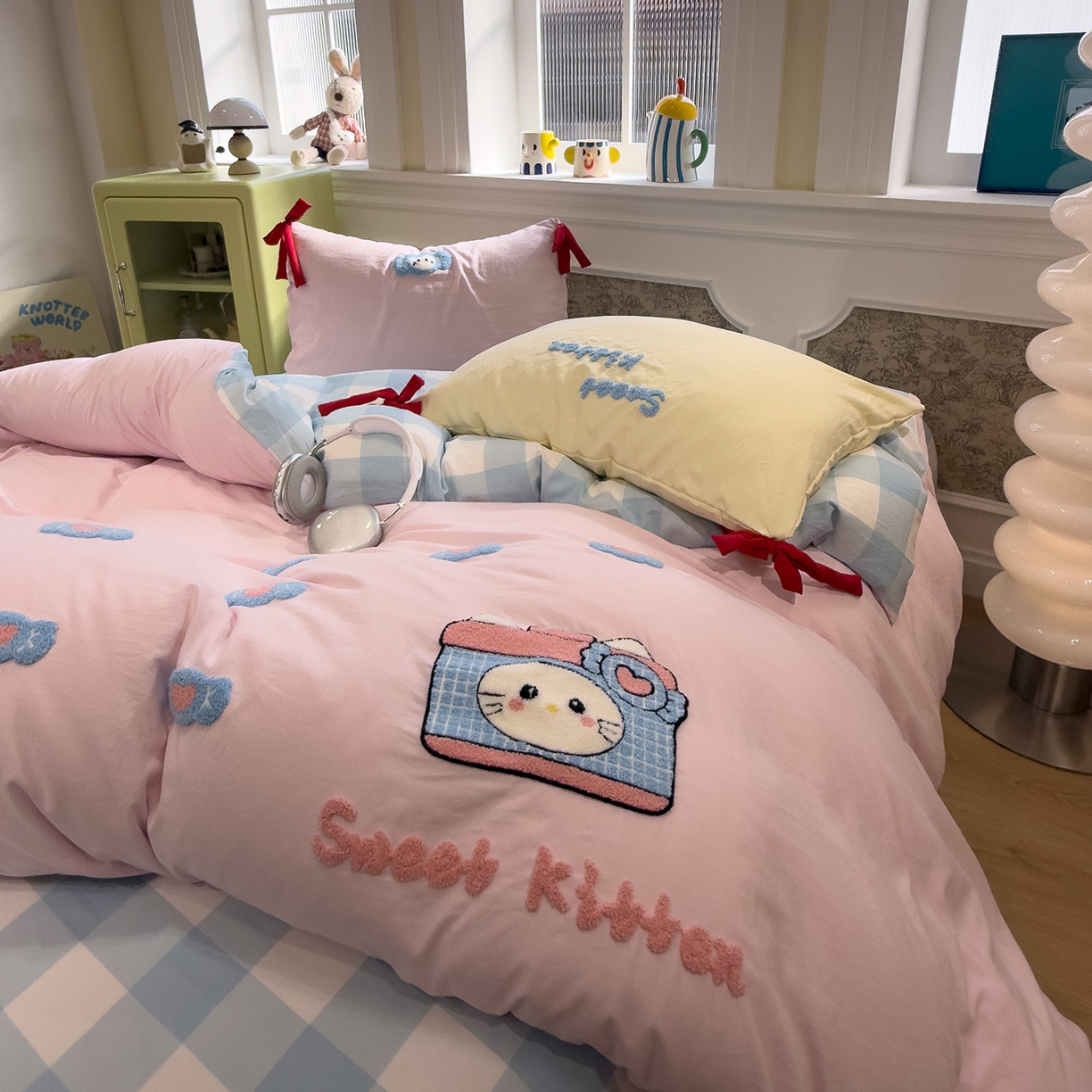 91家纺网 家纺一手货源 找家纺 盼季家纺 2026新款毛巾绣四件套蝴蝶结系列 蝴蝶结毛巾绣-糖果喵咪