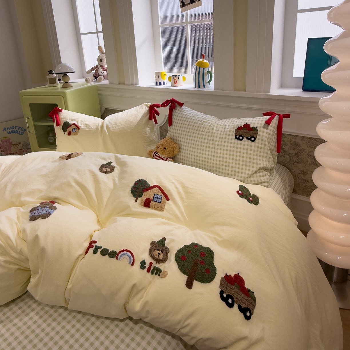 91家纺网 家纺一手货源 找家纺 盼季家纺 2026新款毛巾绣四件套蝴蝶结系列 蝴蝶结毛巾绣-小熊聚会