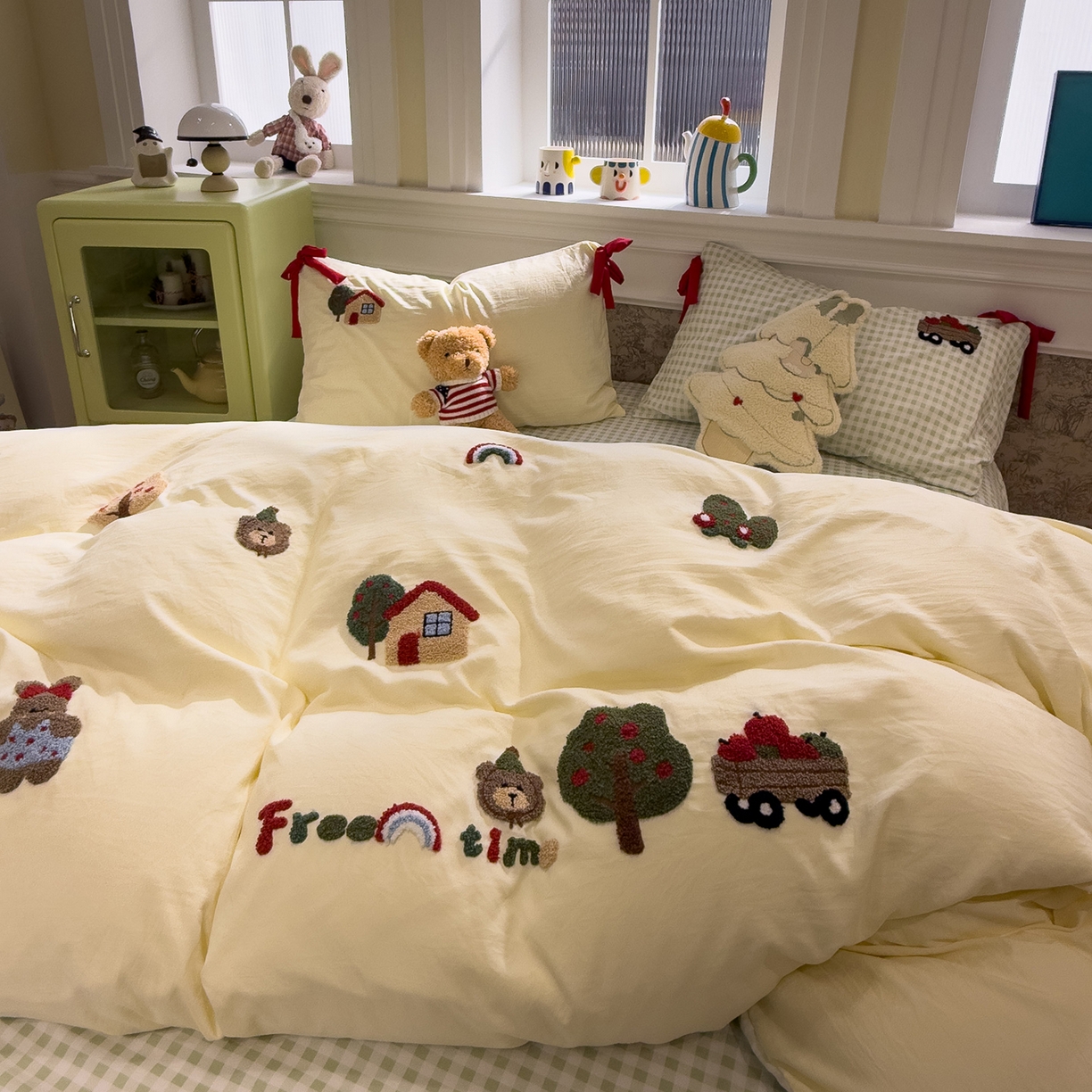 91家纺网 家纺一手货源 找家纺 盼季家纺 2026新款毛巾绣四件套蝴蝶结系列 蝴蝶结毛巾绣-小熊聚会