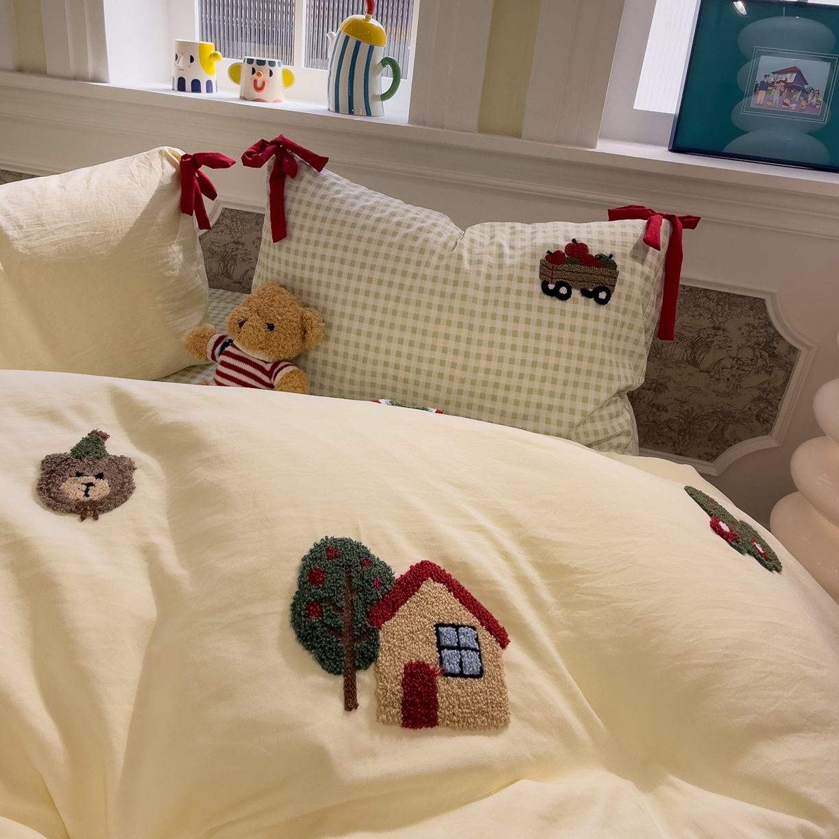 91家纺网 家纺一手货源 找家纺 盼季家纺 2026新款毛巾绣四件套蝴蝶结系列 蝴蝶结毛巾绣-小熊聚会