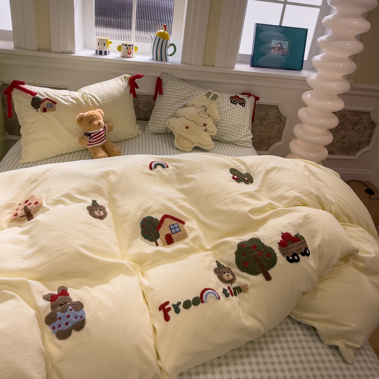 91家纺网 家纺一手货源 找家纺 盼季家纺 2026新款毛巾绣四件套蝴蝶结系列 蝴蝶结毛巾绣-小熊聚会