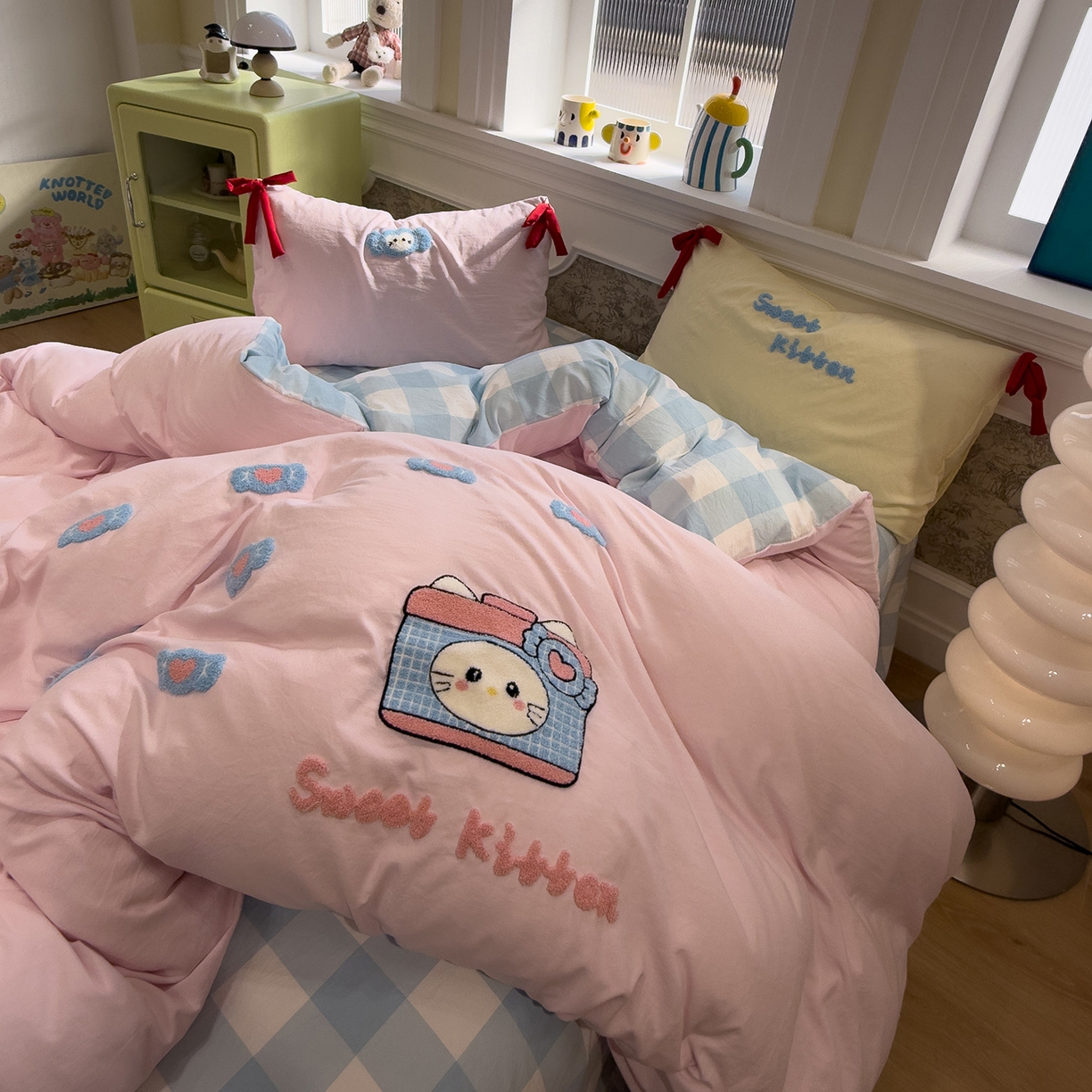 91家纺网 家纺一手货源 找家纺 盼季家纺 2026新款毛巾绣四件套蝴蝶结系列 蝴蝶结毛巾绣-糖果喵咪