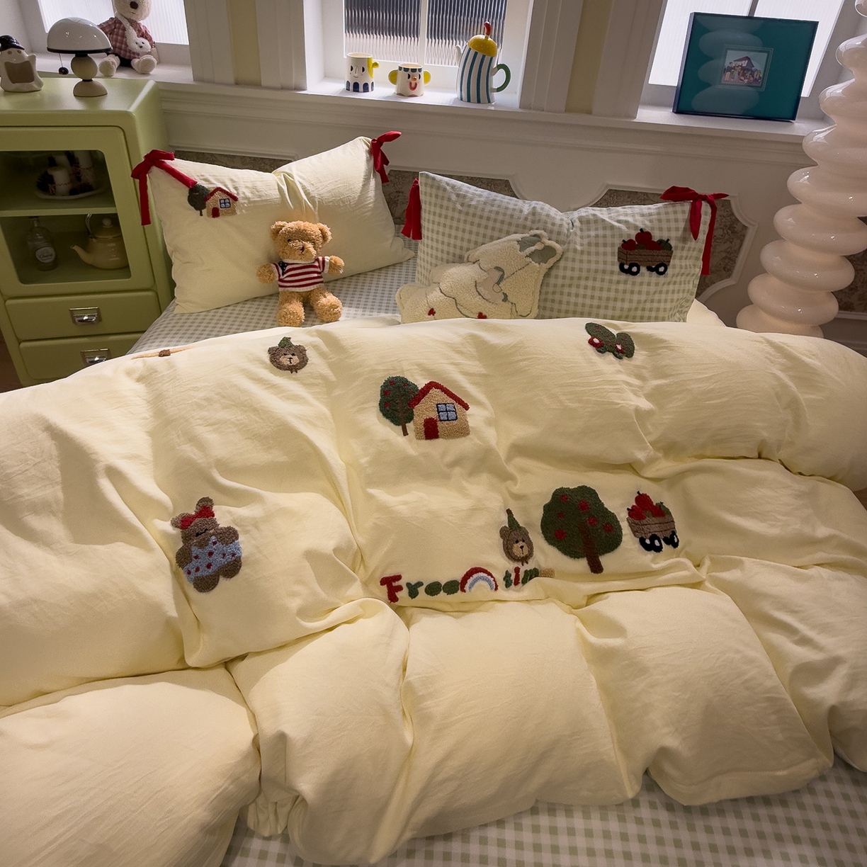 91家纺网 家纺一手货源 找家纺 盼季家纺 2026新款毛巾绣四件套蝴蝶结系列 蝴蝶结毛巾绣-小熊聚会