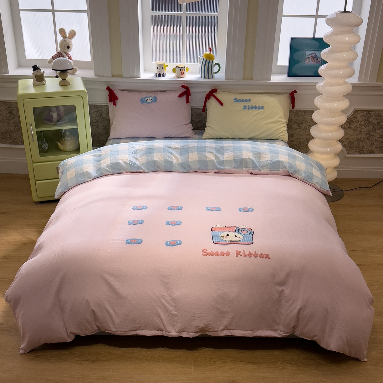 91家纺网 家纺一手货源 找家纺 盼季家纺 2026新款毛巾绣四件套蝴蝶结系列 蝴蝶结毛巾绣-糖果喵咪