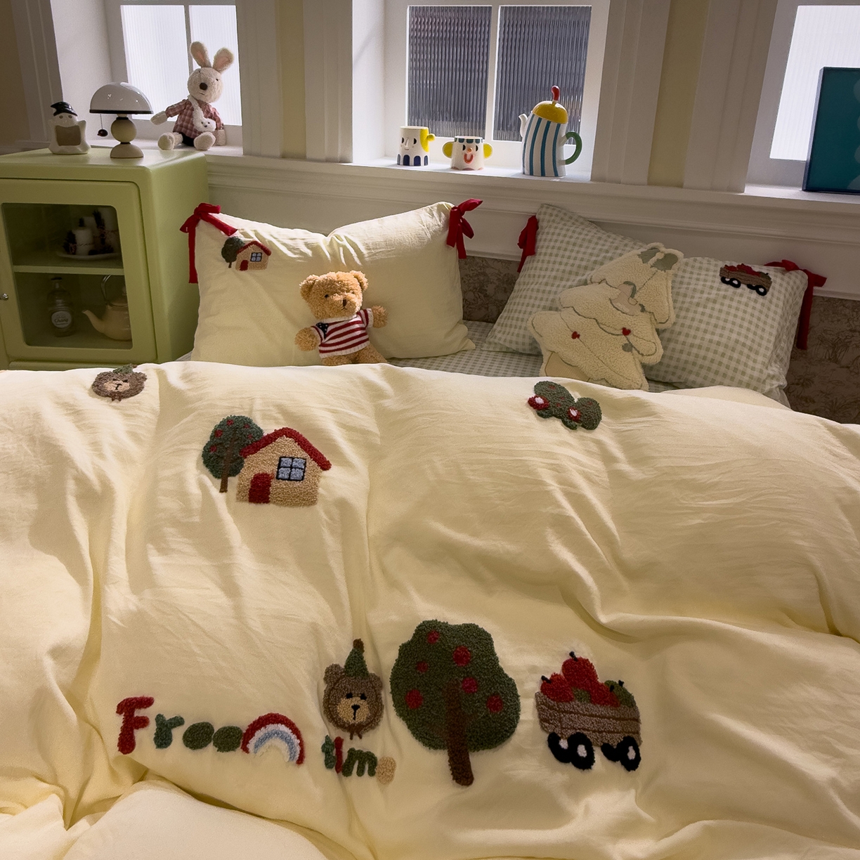 91家纺网 家纺一手货源 找家纺 盼季家纺 2026新款毛巾绣四件套蝴蝶结系列 蝴蝶结毛巾绣-小熊聚会