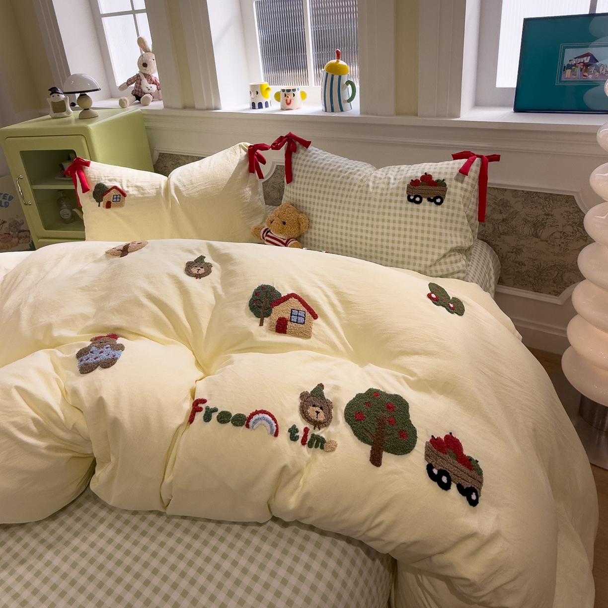 91家纺网 家纺一手货源 找家纺 盼季家纺 2026新款毛巾绣四件套蝴蝶结系列 蝴蝶结毛巾绣-小熊聚会