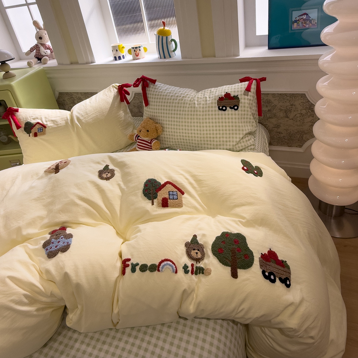 91家纺网 家纺一手货源 找家纺 盼季家纺 2026新款毛巾绣四件套蝴蝶结系列 蝴蝶结毛巾绣-小熊聚会