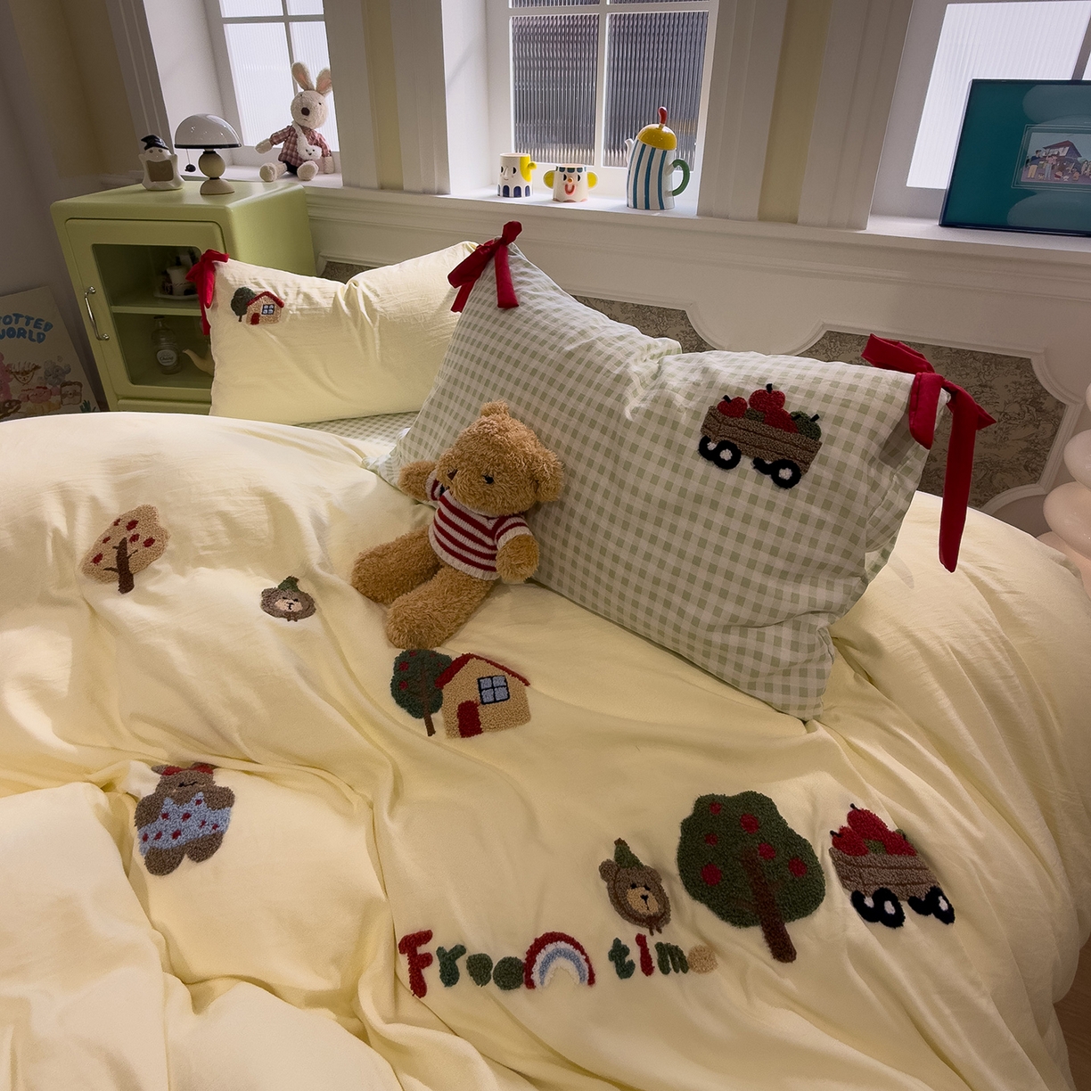 91家纺网 家纺一手货源 找家纺 盼季家纺 2026新款毛巾绣四件套蝴蝶结系列 蝴蝶结毛巾绣-小熊聚会