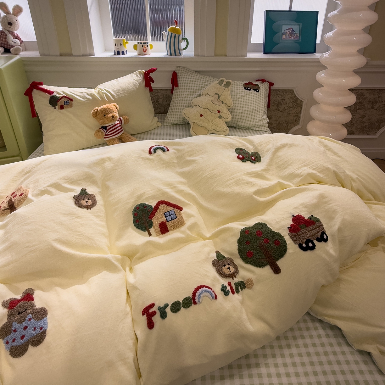 91家纺网 家纺一手货源 找家纺 盼季家纺 2026新款毛巾绣四件套蝴蝶结系列 蝴蝶结毛巾绣-小熊聚会